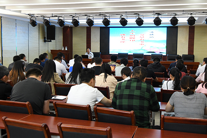 市城投公司舉辦《加強(qiáng)職業(yè)道德修養(yǎng) 塑造良好公務(wù)形象》專(zhuān)題培訓(xùn)講座