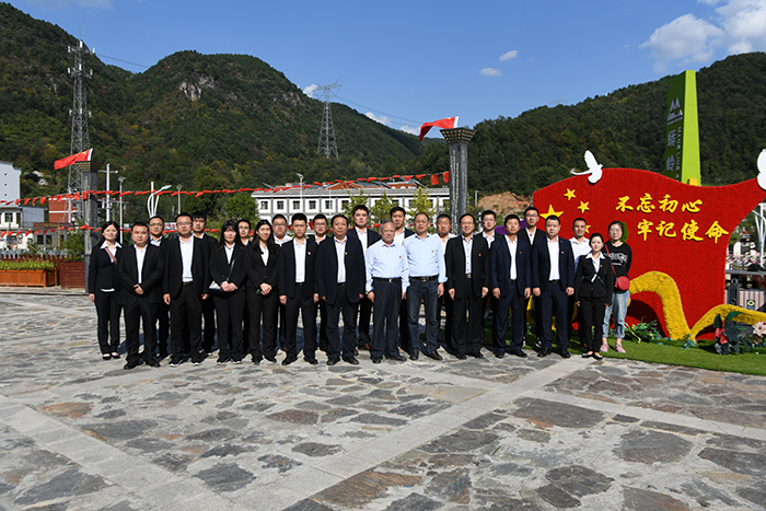 市城投公司赴北寬坪紅色教育基地開展&ldquo;追夢憶初心&mdash;&mdash;帶著黨旗去參觀&rdquo; 主題教育志愿者服務(wù)活動