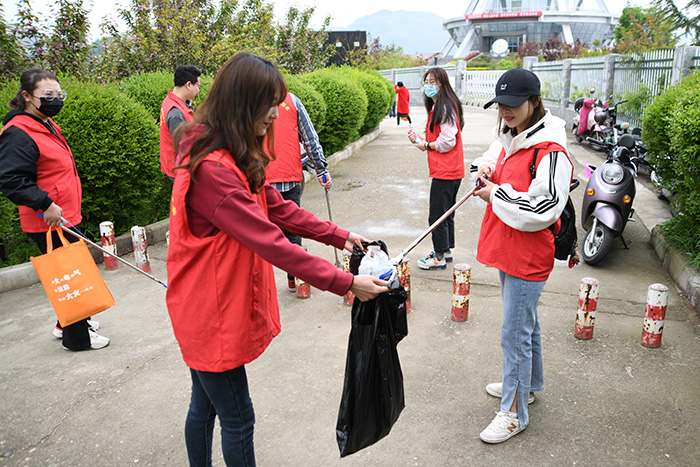 公司團支部組織參加&ldquo;爭做秦嶺生態(tài)衛(wèi)士 當好垃圾分類先鋒&rdquo;秦嶺生態(tài)環(huán)境保護實踐活動