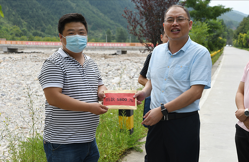 公司組織黨員和全體員工為洛南災后重建獻愛心