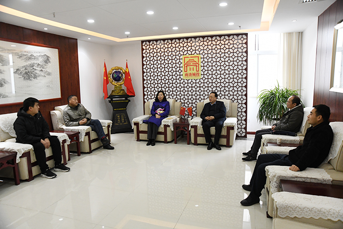 市國資委黨委副書記陳靜一行赴公司慰問疫情防控先進(jìn)工作者張星同志